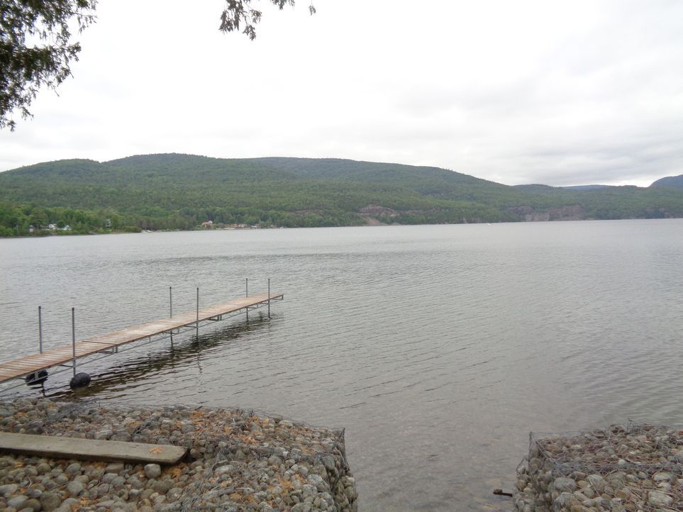 Der Lake Champlain, New York, ist vor allem wegen seiner Landschaft und den vielen Möglichkeiten für Outdoor Aktivitäten eine beliebte Gegend. Auch... - Bildquelle: 2015,HGTV/Scripps Networks, LLC. All Rights Reserved