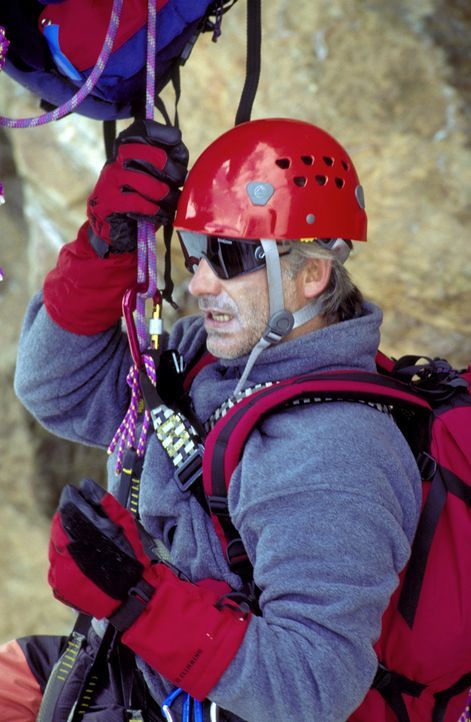 Der leidenschaftliche Bergsteiger Philipp Gabert (Christoph M. Ohrt) wird Opfer eines Anschlags ... - Bildquelle: Frank Lemm ProSieben