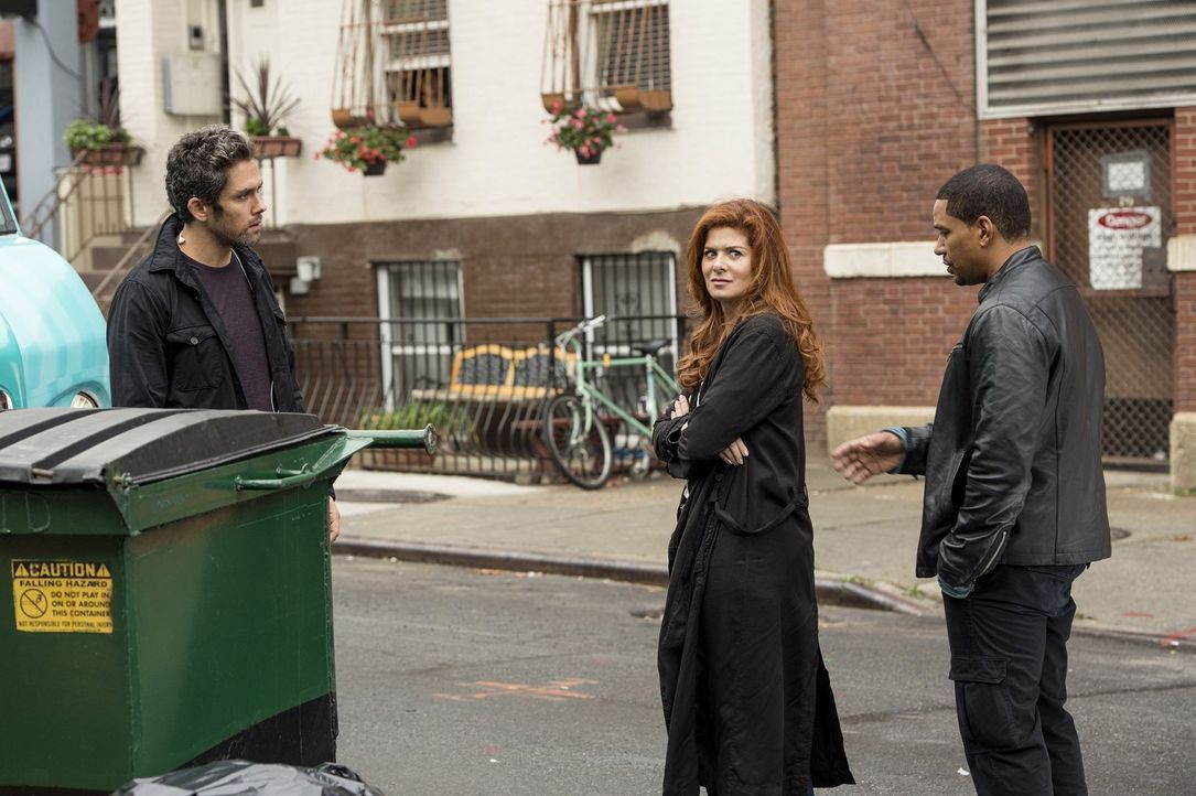 Als von der Müllabfuhr eine gefrorene Leiche gefunden wird, beginnen Laura (Debra Messing, M.) und Billy (Laz Alonso, r.) mit den Ermittlungen und s... - Bildquelle: Warner Bros. Entertainment, Inc.