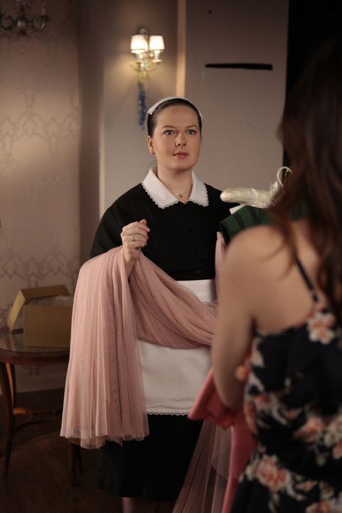 Hat es nicht immer leicht: Dorota (Zuzanna Szadkowski) ... - Bildquelle: Warner Bros. Television