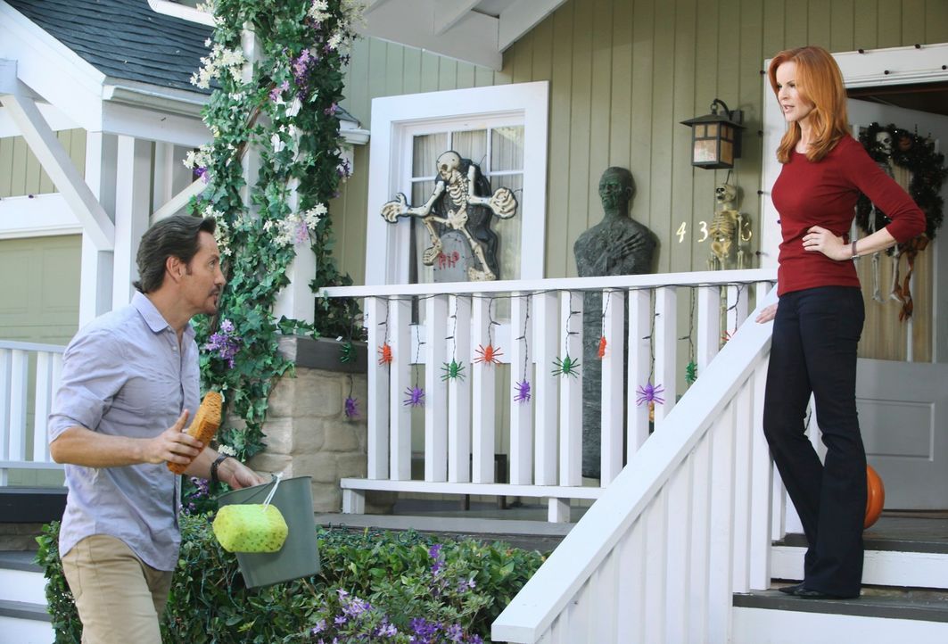 Während Lynette mit Toms neuer Freundin Jane aneinander gerät, erhält Bree (Marcia Cross, r.) von Ben (Charles Mesure, l.) eine schockierende Neuigk... - Bildquelle: ABC Studios