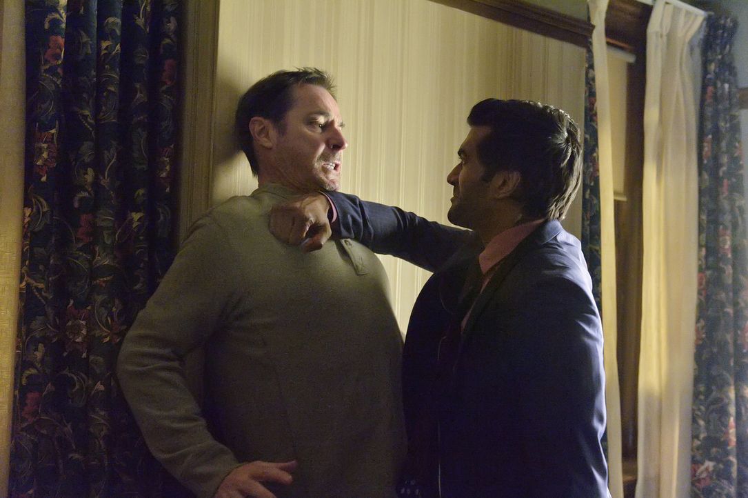 Um Vincent zu fassen, schreckt Gabe (Sendhil Ramamurthy, r.) vor nichts zurück, auch nicht vor einem Mord an Jack (Michael Rhodes, l.) ... - Bildquelle: 2013 The CW Network, LLC. All rights reserved.