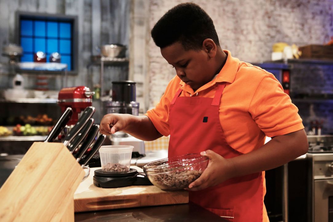 Wie wird sich Alex bei der "heiße" Schokolade-Challenge schlagen? - Bildquelle: Adam Rose 2015, Television Food Network, G.P.  All Rights Reserved.
