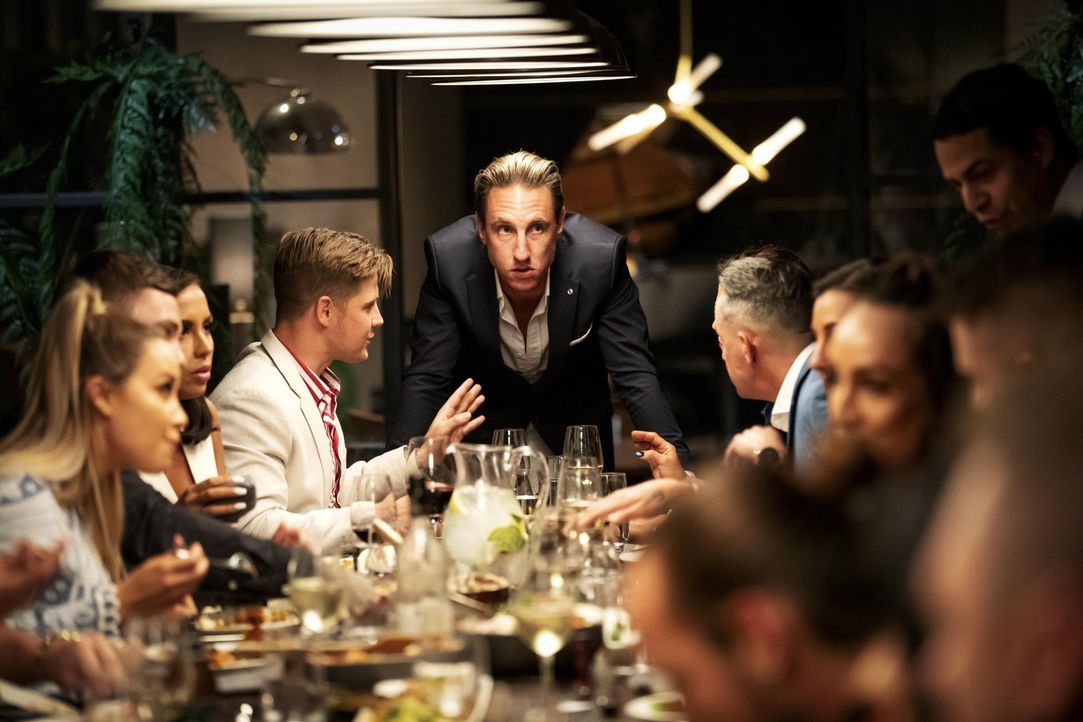Die erste Dinnerparty - Bildquelle: Licensed by Red Arrow International GmbH