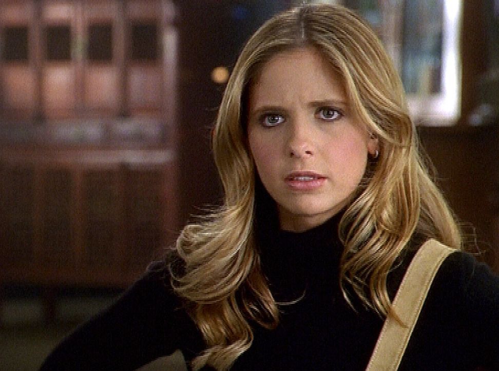 Buffy (Sarah Michelle Gellar) hat eine schockierende Entdeckung gemacht und sucht nun nach einer Erklärung. - Bildquelle: TM +   2000 Twentieth Century Fox Film Corporation. All Rights Reserved.