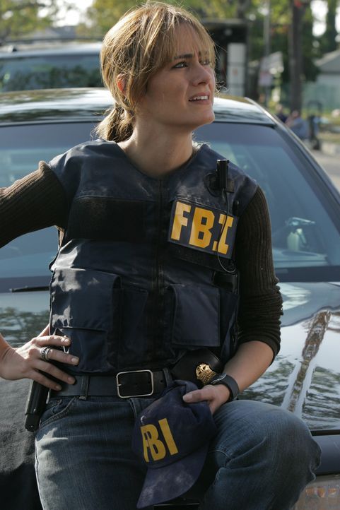 Megan (Diane Farr) muss mit einem Sondereinsatzkommando den vermeintlichen Kopf eines Drogenhändlerrings ausheben ... - Bildquelle: Paramount Network Television