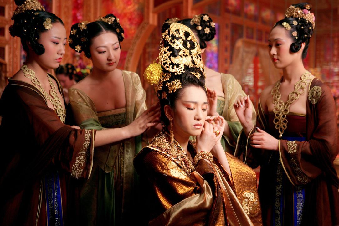 Kaiserin Phoenix (Li Gong, M.) plant gemeinsam mit ihren Söhnen ein Komplott gegen ihren Mann Kaiser Pling. Wer wird am Ende den blutigen Kampf gew... - Bildquelle: TOBIS Film