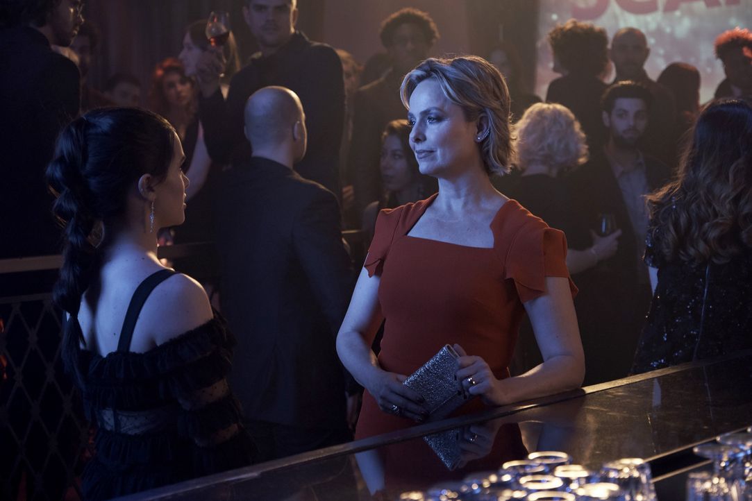 Jane Sloan (Katie Stevens, l.); Jacqueline Carlyle (Melora Hardin, r.) - Bildquelle: Philippe Bosse 2018 Universal Television LLC. ALL RIGHTS RESERVED. / Philippe Bosse