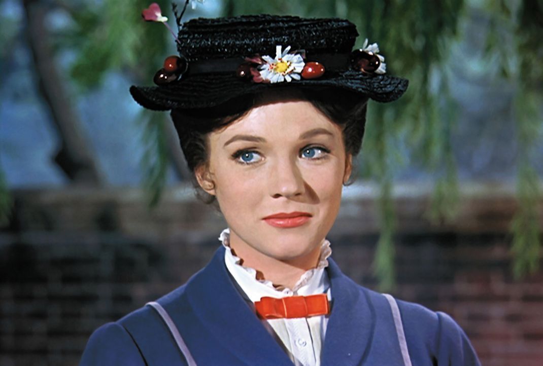 Ein ganz besonderes Kindermädchen: Mary Poppins (Julie Andrews) ... - Bildquelle: Walt Disney Company. All Rights Reserved.