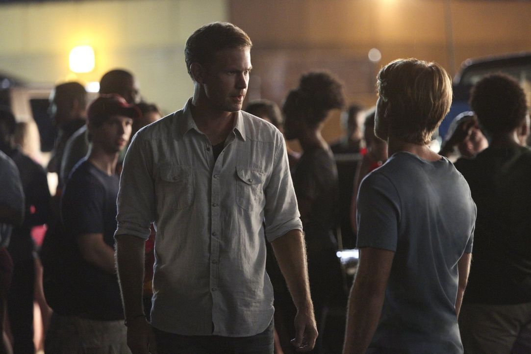 Auch Alaric (Matt Davis, l.) und Luke (Chris Brochu, r.) müssen sich eingestehen, dass die Ereignisse sie nie wirklich loslassen werden ... - Bildquelle: Warner Bros. Entertainment, Inc