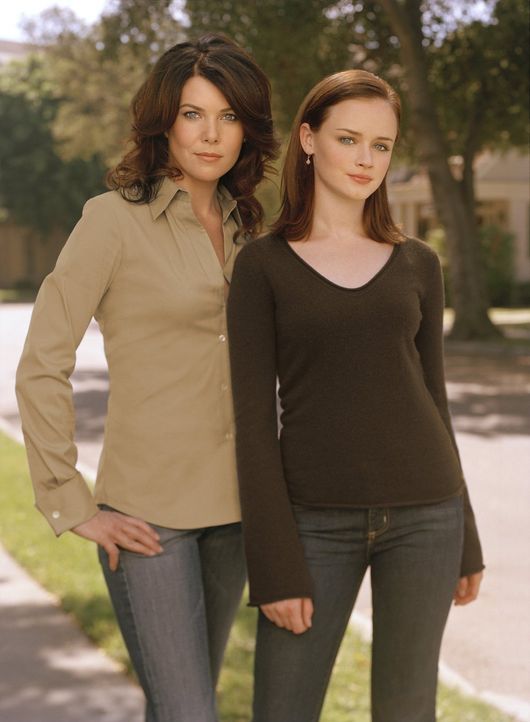 (5. Staffel) - Aufregende Zeiten warten auf Lorelai (Lauren Graham, l.) und Rory (Alexis Bledel, r.) ... - Bildquelle: 2004 Warner Bros.