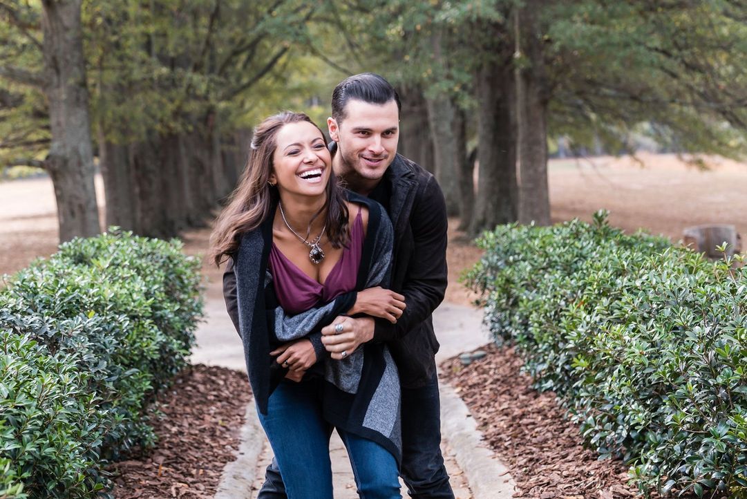 Ist Bonnie (Kat Graham, l.) und Enzo (Michael Malarkey, r.) eine menschliche gemeinsame, glückliche Zukunft vergönnt oder wird Cade alles zerstören?... - Bildquelle: Warner Bros. Entertainment, Inc.