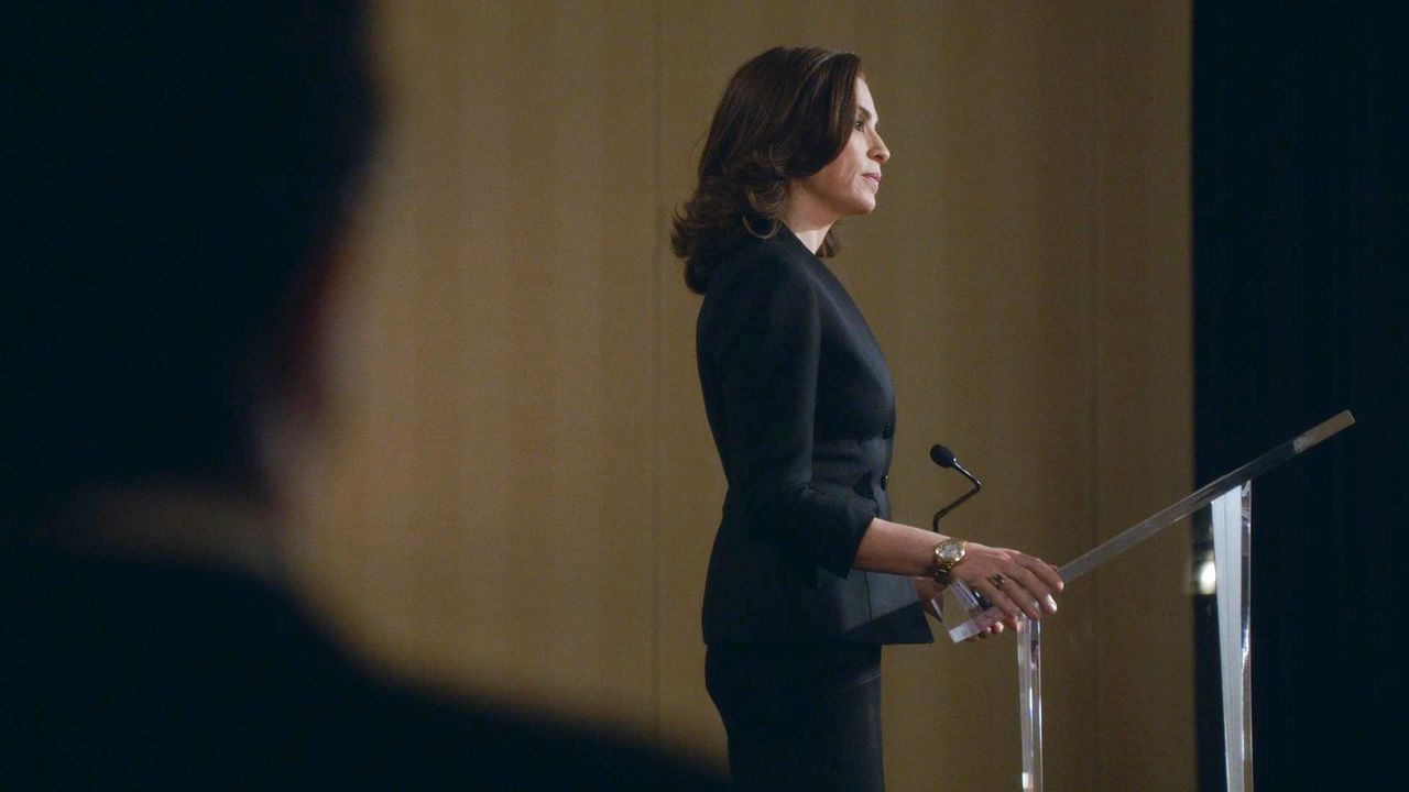 Als Alicia (Julianna Margulies) als Hauptrednerin der American Bar Association-Konferenz nach New York eingeladen wird, sorgt ihre eigene Vergangenh... - Bildquelle: 2014 CBS Broadcasting, Inc. All Rights Reserved