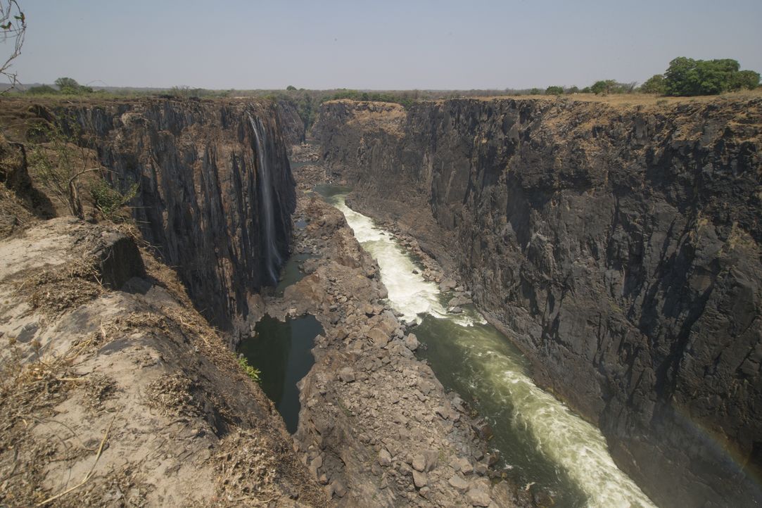 Nicht nur aus der Vogelperspektive verblüffend: Die Victoriafälle zwischen Simbabwe und Sambia sind der breiteste durchgehende Wasserfall der Erde .... - Bildquelle: 2016,The Travel Channel, L.L.C. All Rights Reserved/ Citizen Pictures