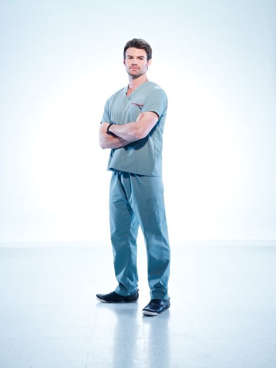 (1. Staffel) - Dr. Joel Goran (Daniel Gillies) wird zum Leiter der Chirurgie gemacht. - Bildquelle: 2012  Hope Zee One Inc.