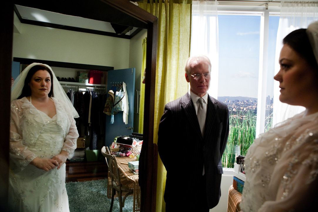 Traum oder wahr? Jane (Brooke Elliott, r.) und Tim Gunn (Tim Gunn, M.) ... - Bildquelle: 2009 Sony Pictures Television Inc. All Rights Reserved.