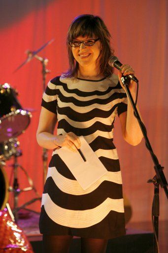 Singer-Songwriterin Lisa Loeb als Gaststar bei Gossip Girl - Bildquelle: Warner Bros.