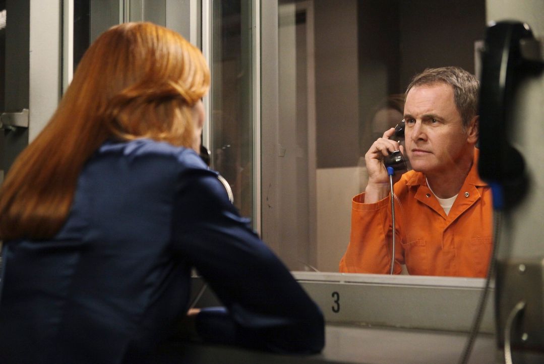 Während Gaby alle Hebel in Bewegung setzt, damit sich Carlos besser fühlt, erhält Bree (Marcia Cross, l.) von Paul Young (Mark Moses, r.) eine schoc... - Bildquelle: ABC Studios