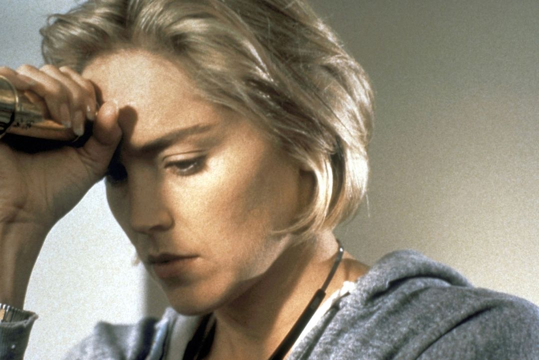 Carly (Sharon Stone) sieht ihrer Vormieterin Naomi zum Verwechseln ähnlich. Dies könnte ihr zum Verhängnis werden ... - Bildquelle: Paramount Pictures