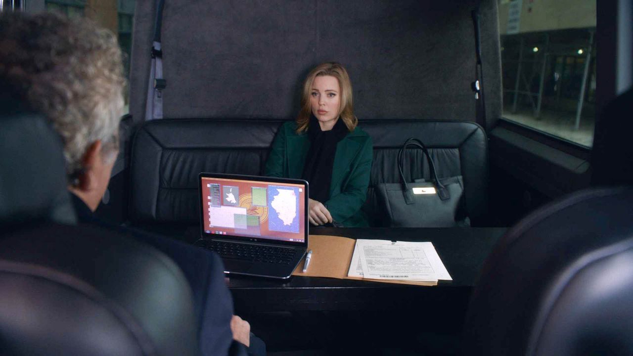 Ein Agent bringt Marilyns (Melissa George) Nachforschungen erst einmal zum Erliegen ... - Bildquelle: 2014 CBS Broadcasting, Inc. All Rights Reserved