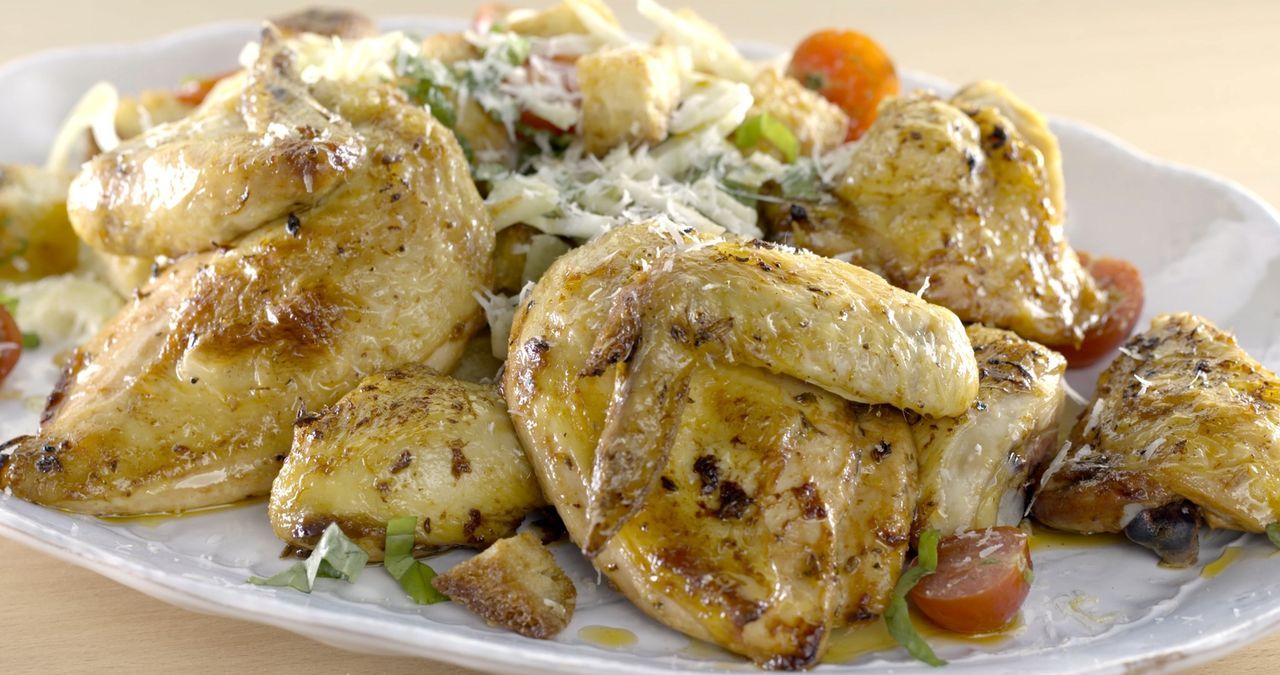 Als Tagesspecial für ein italienisches Restaurant bereitet Giada ein saftiges Hähnchen Cacciatore zu ... - Bildquelle: 2015,Television Food Network, G.P. All Rights Reserved