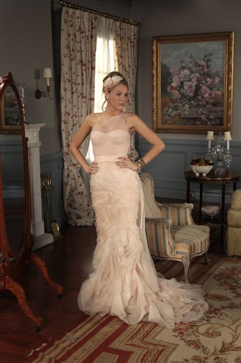Bereitet sich auf die Hochzeit von Blair vor: Serena (Blake Lively) ... - Bildquelle: Warner Bros. Television