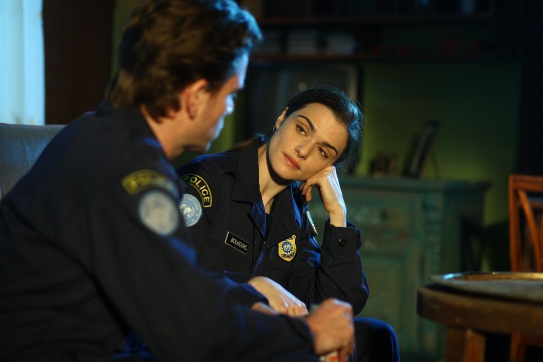 Kathryn (Rachel Weisz, r.) muss schon bald erfahren, dass sie nur einem vertrauen darf: ihrem Kollegen Jan Van Der Velde (Nikolaj Lie Kaas, l.) ... - Bildquelle: 2010 Whistleblower (Gen One) Canada Inc. and Barry Films GmbH