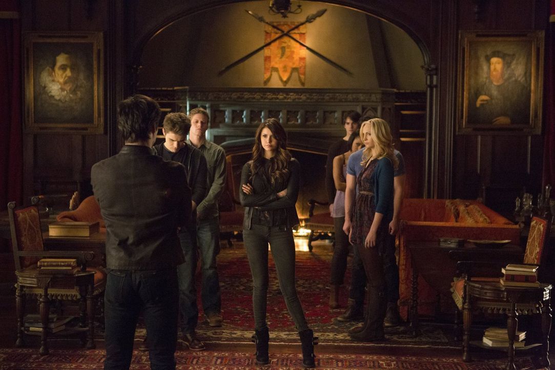 Als die Wahrheit ans Licht kommt, ist der Moment für alle ein Schock: Damon (Ian Somerhalder, l.), Stefan (Paul Wesley, 2.v.l.), Matt (Zach Roerig,... - Bildquelle: Warner Brothers