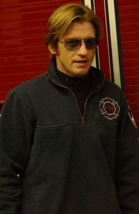 Hat große Probleme mit seiner Tochter: Erst spät erkennt Tommy (Denis Leary), dass er sein Töchterchen nicht wirklich kennt ... - Bildquelle: 2007 Sony Pictures Television Inc. All Rights Reserved