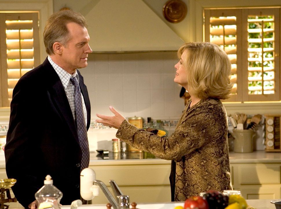 Eric (Stephen Collins, l.) erzählt Annie (Catherine Hicks, r.) von seiner seltsamen Begegnung mit der Lehrerin seiner jüngsten Söhne ... - Bildquelle: The WB Television Network