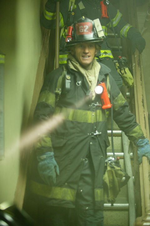 Leben zu retten, ist seine Passion: Feuerwehrmann Tommy Gavin (Denis Leary) ... - Bildquelle: 2004 Sony Pictures Television Inc. All Rights Reserved.