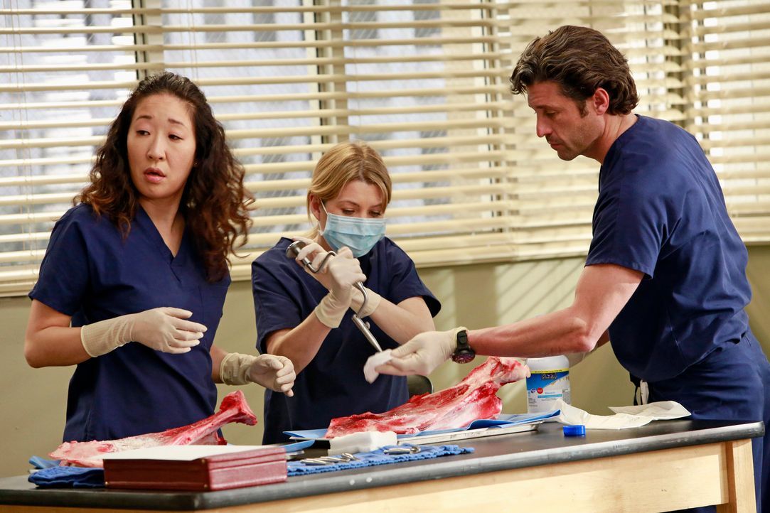 Christina (Sandra Oh, l.), Meredith (Ellen Pompeo, M.) und Derek (Patrick Dempsey, r.) sammeln Ideen, wie sie verschiedenste operative Eingriffe in... - Bildquelle: ABC Studios