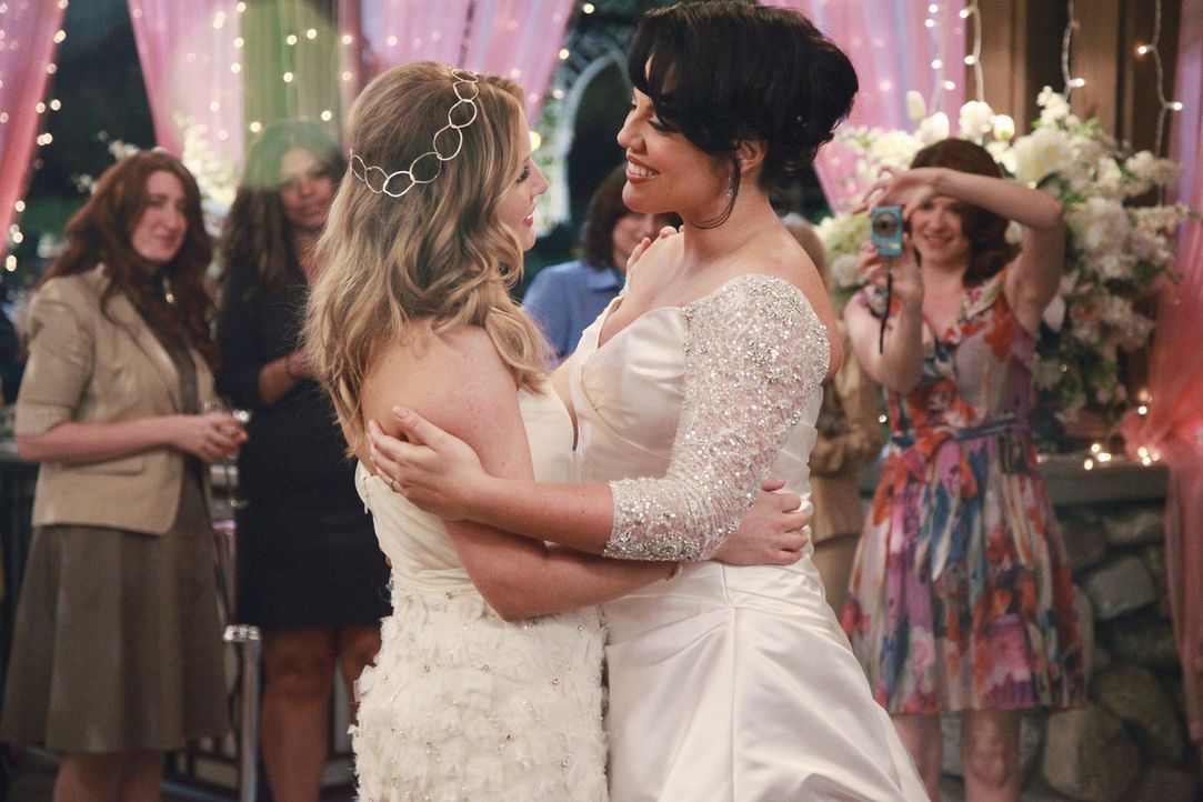 Während die Vorbereitungen für die Hochzeit von Callie (Sara Ramirez, r.) und Arizona (Jessica Capshaw, l.) auf Hochtouren laufen,  macht Alex die... - Bildquelle: ABC Studios