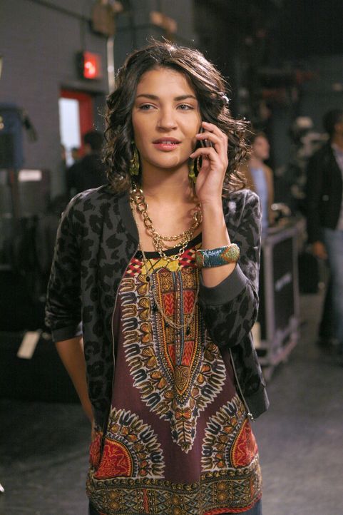 Vanessa (Jessica Szohr) hat von Nate die Wahrheit über Georgina erfahren und will Dan warnen, doch er glaubt ihr nicht ... - Bildquelle: Warner Bros. Television