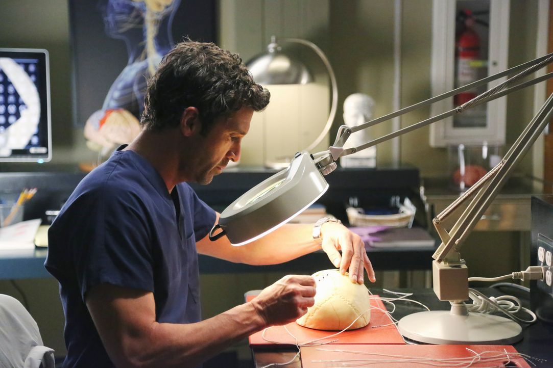 Während Derek (Patrick Dempsey) am Schmetterlingskostüm seiner Tochter bastelt, entdeckt er eine neue Operationsmethode. Doch ist diese auch wirkl... - Bildquelle: ABC Studios
