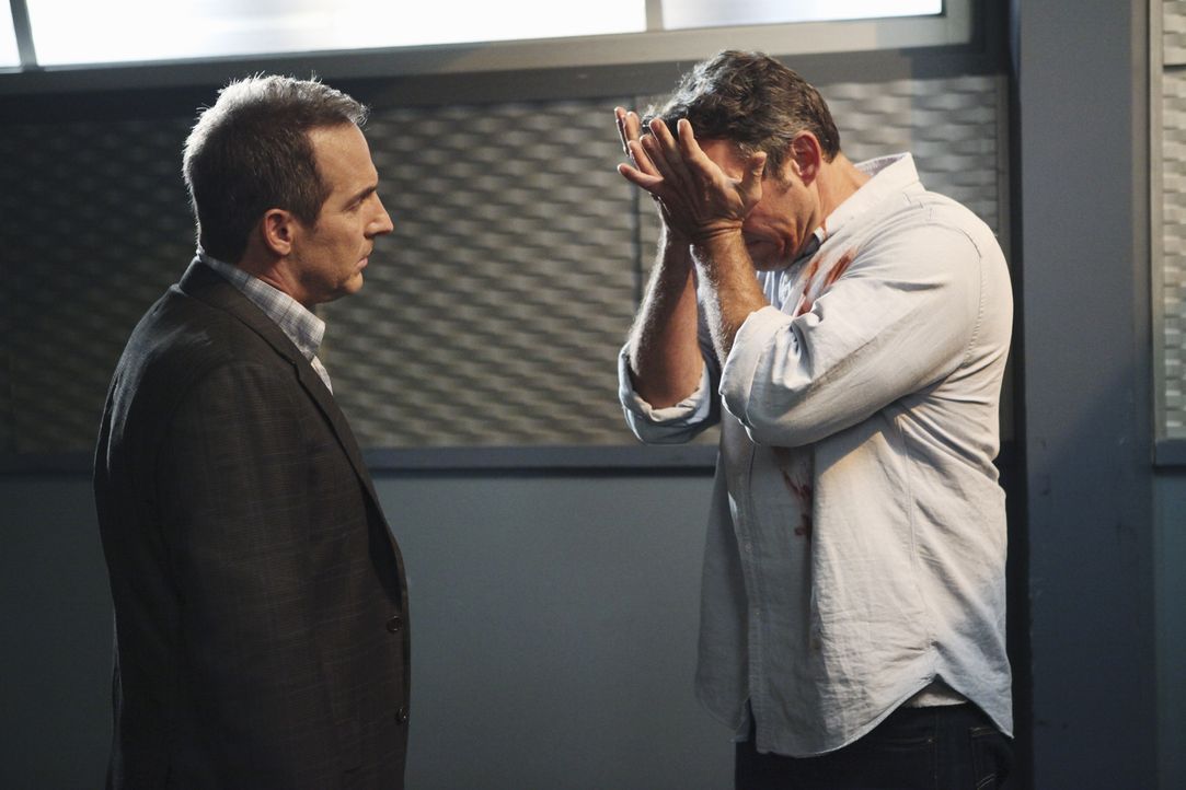 Sheldon (Brian Benben, l.) soll Lee (Nicholas Brendon, r.) ärztlich betreuen, doch der hat bisher keine Ahnung, wen er da vor sich hat ... - Bildquelle: ABC Studios