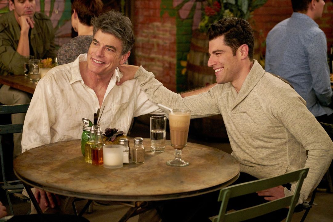 Die Harmonie zwischen Gavin (Peter Gallagher, l.) und Schmidt (Max Greenfield, r.) scheint perfekt, doch gerade das lässt bei Nick Zweifel an der Au... - Bildquelle: Adam Taylor 2016 Fox and its related entities.  All rights reserved.