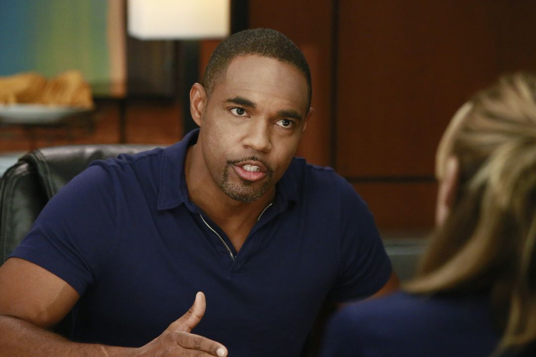 Muss sich vor einem Komitee wegen seines Verhalten verantworten: Ben (Jason George) ... - Bildquelle: Mitch Haaseth ABC Studios