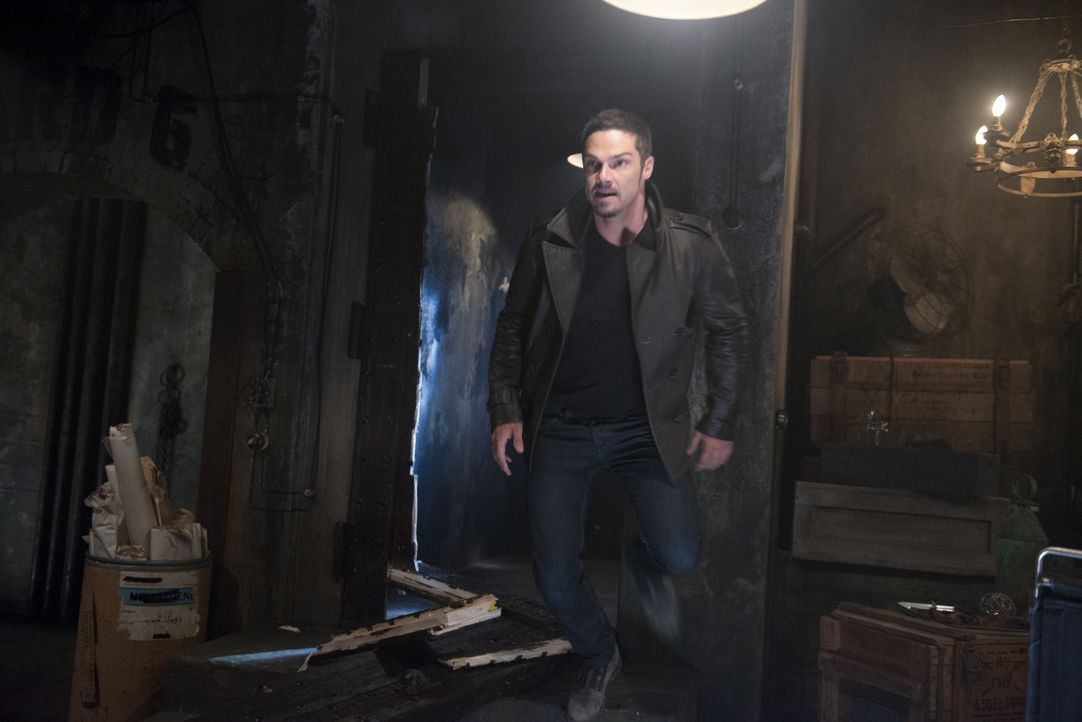 Muss mit Cat zusammenarbeiten, um J.T. aus der Geiselhaft zu befreien: Vincent (Jay Ryan) ... - Bildquelle: 2013 The CW Network, LLC. All rights reserved.