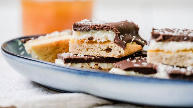 Sweet &amp; Easy - Enie backt - Video - Dominosteine mit Kokos &amp; Mango - sixx