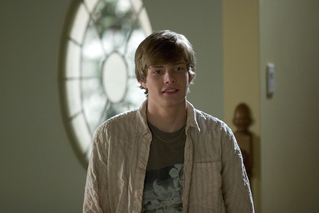 Silas (Hunter Parrish) flüchtet zur Nachbarstochter Megan, der er sich anvertraut ... - Bildquelle: Lions Gate Television