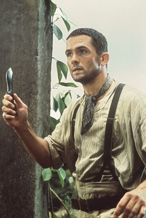 Der Jäger Harrison (Bill Campbell) ist im Dschungel auf der Suche nach neuen Zirkusattraktionen ... - Bildquelle: MDP WORLDWIDE