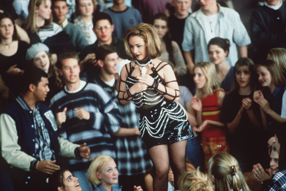 Die Mitschüler können's nicht fassen: Die brave, strebsame Hayley (Danielle Harris, M.) schockt mit einer heißen Tanznummer ... - Bildquelle: Leucadia Film Corporation