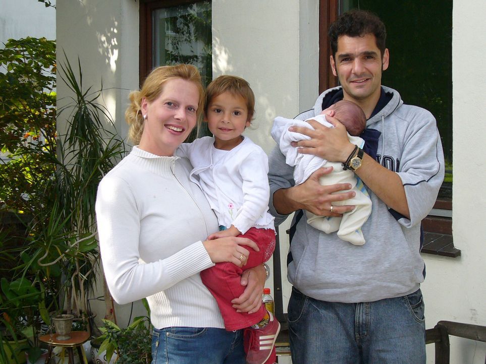 Amir Abbas (37) und seine Frau Edith (32) aus Oldenburg haben gerade ihr zweites Kind bekommen - der perfekte Zeitpunkt, um nach Australien auszuwan... - Bildquelle: kabel eins
