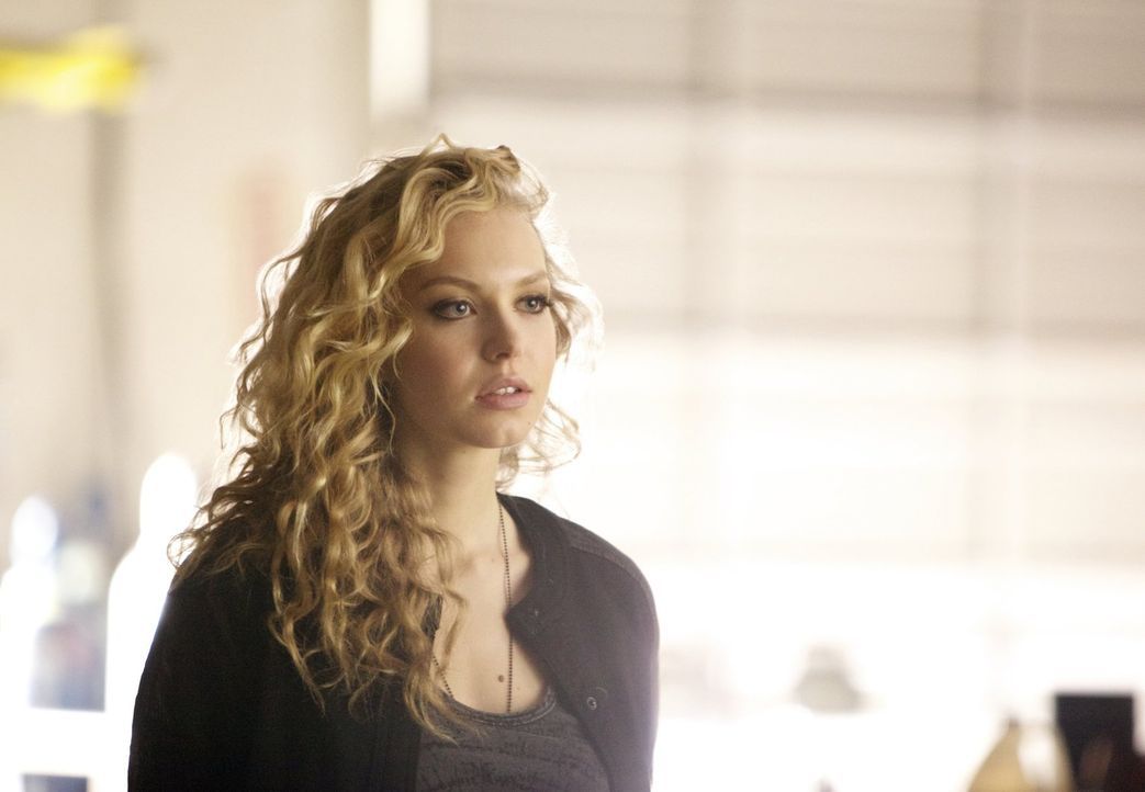 Als Liv (Penelope Mitchell) Gerüchte über die Traveller hört, weiht sie eine Person in ihre Pläne ein ... - Bildquelle: Warner Brothers