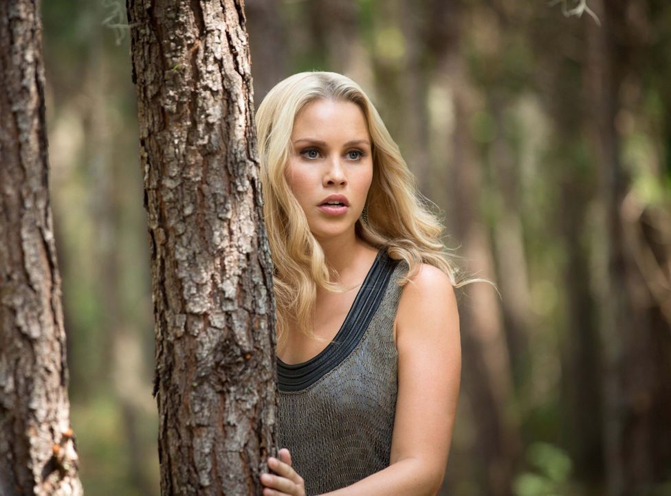 Rebekah will Sophie helfen - Bildquelle: Warner Bros. Entertainment Inc. 