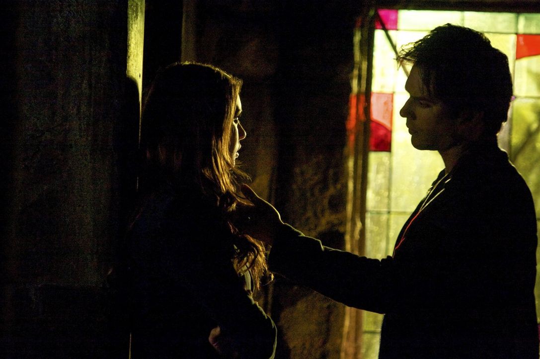 Müssen Elena (Nina Dobrev, l.) und Damon (Ian Somerhalder, r.) für immer Abschied nehmen? - Bildquelle: Warner Brothers