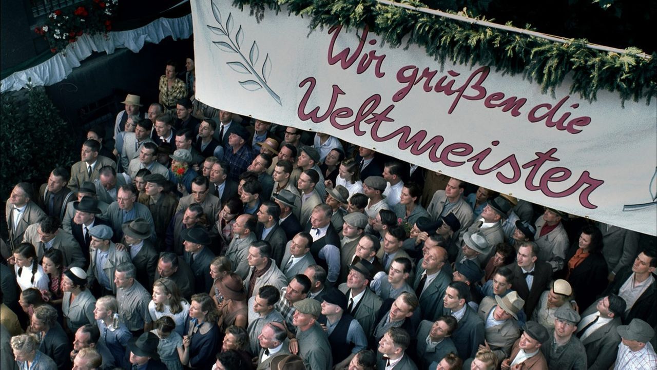 Begeistert werden die Helden von Bern in der Heimat empfangen ... - Bildquelle: Senator Film