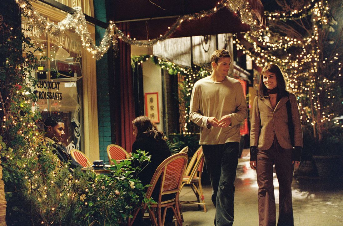 Nach Jahren treffen Oliver (Ashton Kutcher, l.) und Emily (Amanda Peet, r.) erneut aufeinander. Sie verbringen einen romantischen Abend, doch den Sp... - Bildquelle: Ben Glass & Demmie Todd Touchstone Pictures. All rights reserved