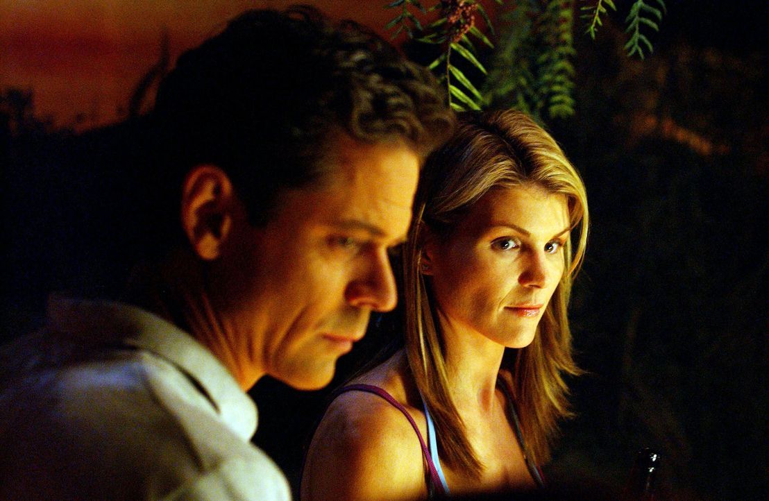 Aufgrund der dramatischen Veränderungen der zurückliegenden Wochen, ist Avas (Lori Loughlin, r.) Liebesleben eindeutig zu kurz gekommen, doch dann... - Bildquelle: CBS Television